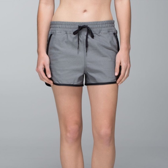 lululemon Varsity Shorts Unlined Grey/Black Sz4 - Picture 2 of 10
